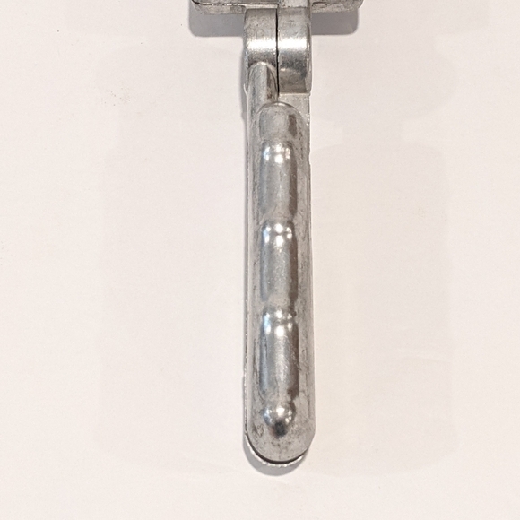 VINTAGE aluminium meat cutting tongs - Picture 4 of 16